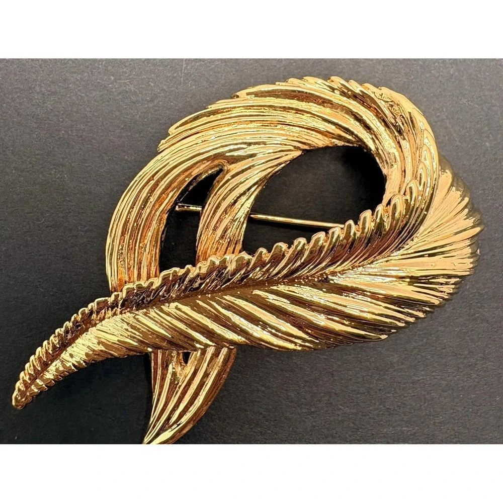 Monet vintage feather